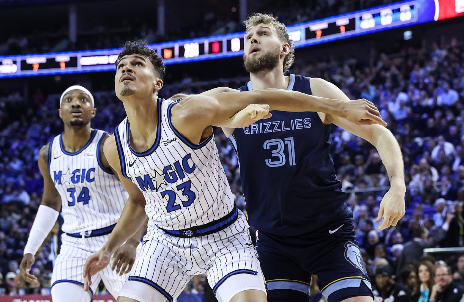 包含奥兰多魔术今晚扳平良机今晨孟菲斯灰熊临场应变，现场解说直呼：NBA季后赛国际比赛日热度飙升的词条