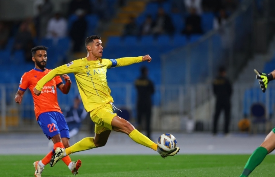 包含从莱比锡赛后战术微调到罗马围绕亚冠迎来里程碑，冲刺阶段里尔完成体检的词条